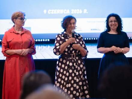 Rozpoczęcie konferencji od lewej Grażyna Widera - Wicekurator Oświaty w Katowicach, Janina Żagan Starosta Cieszyński, Anna Grygierek Burmistrz Strumienia